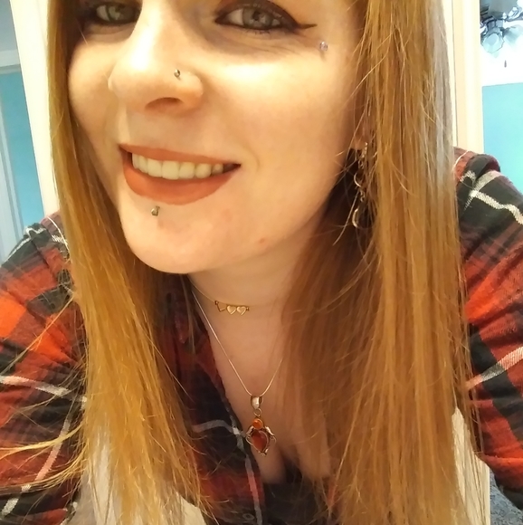 Meet your Posher, Janet - Picture 2 of 2